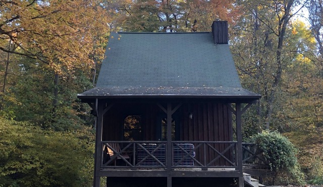 Big Buck Run Cabin near Hocking Hills. Located in a Private estate