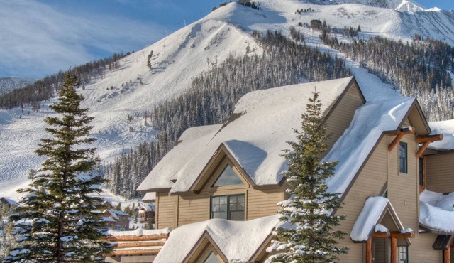 Big Sky Retreat -4BR Breathtaking Mtn Views, Hot Tub, 2 Decks Outdoor Seating
