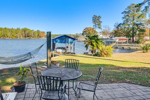 Boat Dock & Fire Pit: Waterfront Bath Getaway!