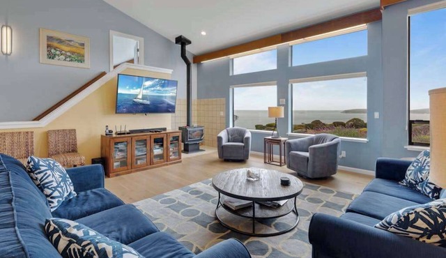 Bodega Harbour Ocean-View Hot Tub Retreat in Bodega Bay