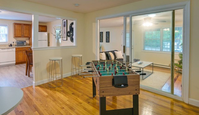 Boston Duplex w/Foosball Table: 11 Mi to Downtown
