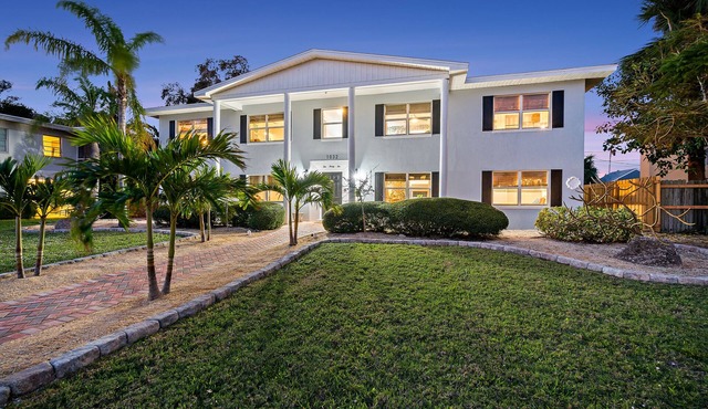 Boutique Style Quadplex/4 Apts/Walk to beach/Pet friendly