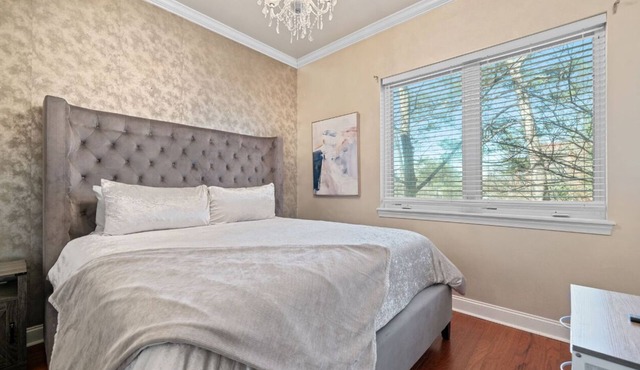 Brand NEW- Modern Luxe getaway- Centrally located