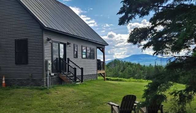 Breeze & Blue Mountain Cabin: SLEEPS UP TO 12, Newly built, Near SUGARLOAF MTN.