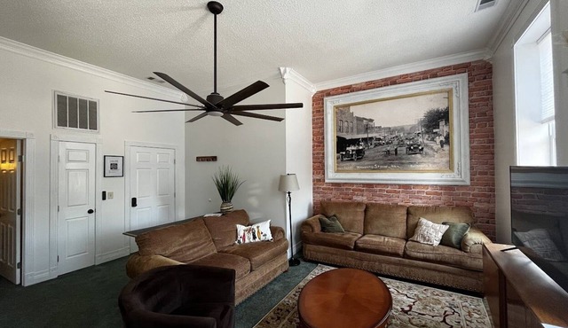 Brickhaven Loft on Historic Main Street - walk to Spring River, State Park, more in Mammoth Spring