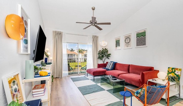 Bright King Bed Escape Pondview Half mile to Beach