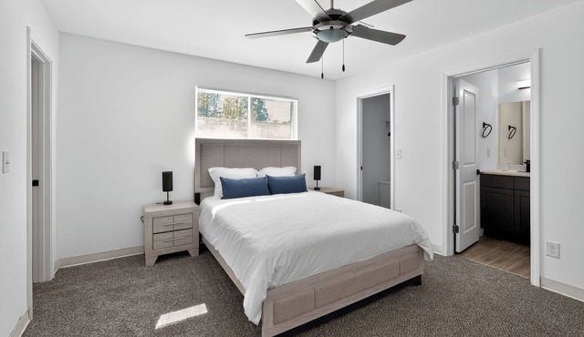 Bright, Spacious 2Bd 2.5Bt Townhome Interior