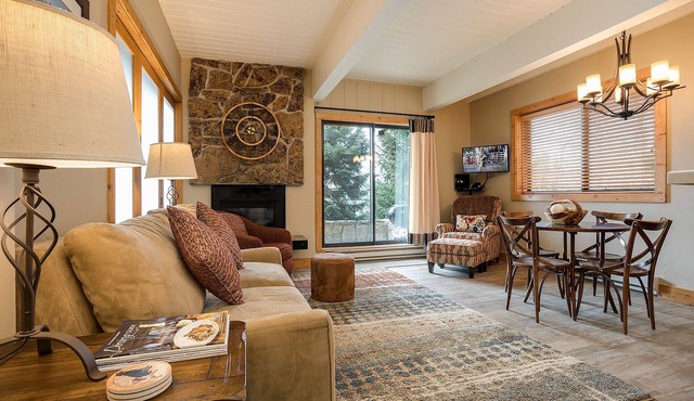 CA111 | Pool | Slopeside w/Great Views | Winter Shuttle | Hot Tub