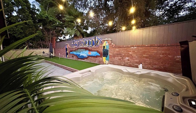 CA4. Hot Tub, Mini Golf, Arcade & EV Charger in Long Beach