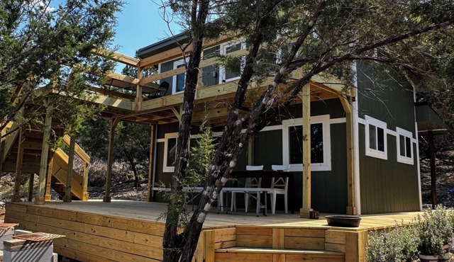 Cabin in 10 acres with goats!
