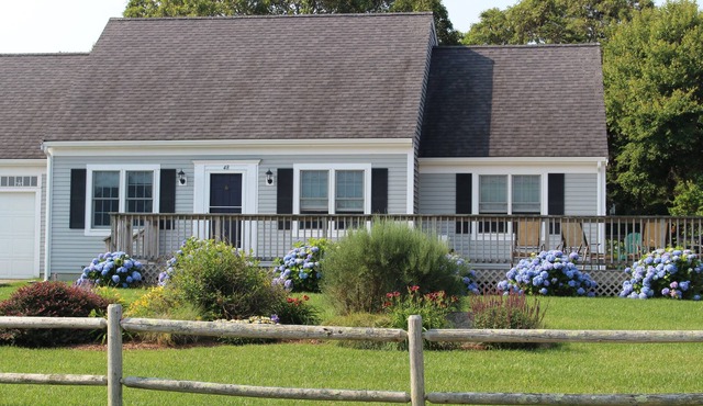 Cape Cod Escape. Peaceful home w private beach in Sandwich