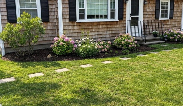 Cape Cod getaway: 2-bedroom cottage in charming West Harwich, Massachusetts.