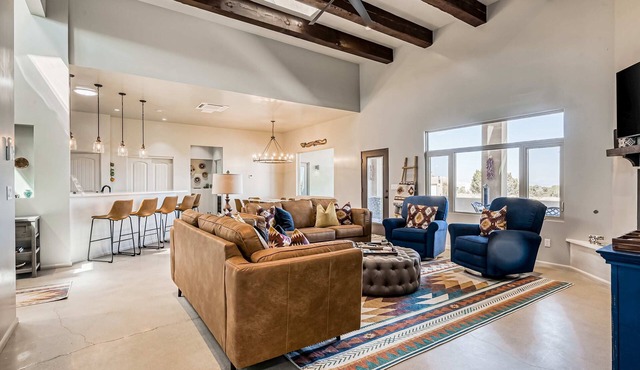 Casa Ponderosa - Hot Tub, Bunk Room, Pet Friendly
