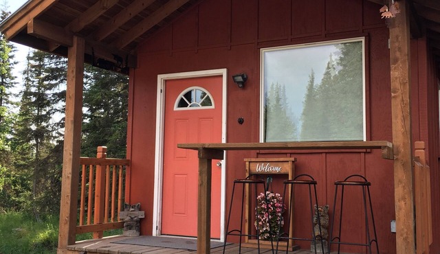 Casey’s Bear Den is a cozy cabin near Johnson Lake and the Kasilof River