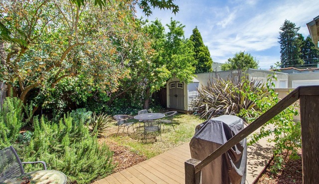 Central Berkeley Modern House / Walk to UC (Cal), Dwtn+ /Private Backyard in Berkeley