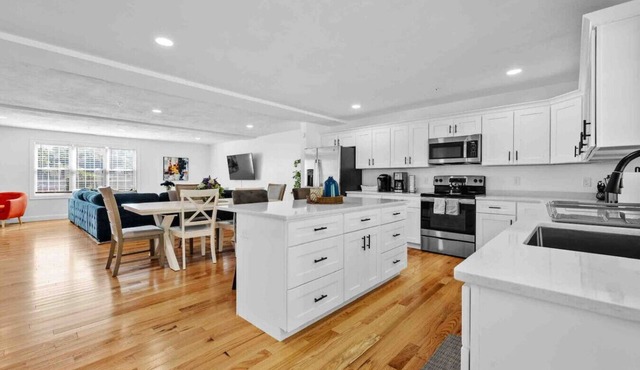Central Location, 3 Bedroom Luxury Townhouse