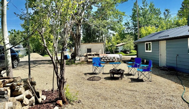 Charming 2-Bedroom Cabin at Alberta Beach in Alberta Beach