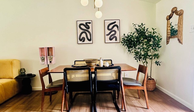 Charming 2-bedroom bungalow in welcoming Austin with WiFi, AC