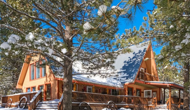 Charming 3-bedroom cabin with WiFi in Angel Fire