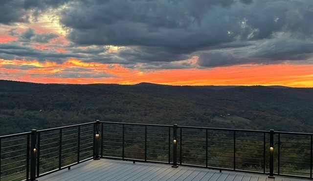 Charming 4 bdrm house with Views, 200 acres, Private Schools, Skiing, Hiking…
