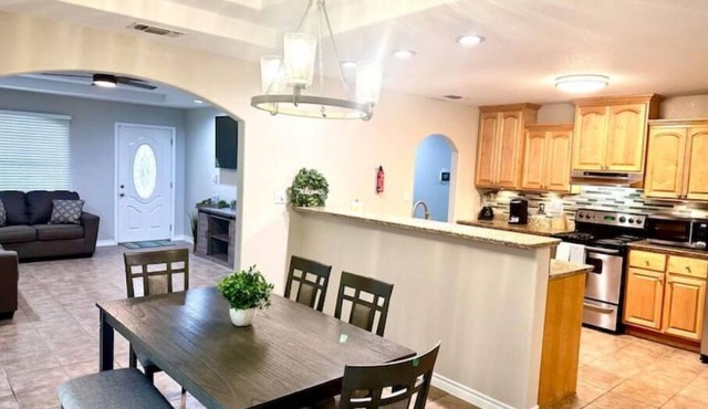 Charming 4beds/2bath Entire Home in Eagle Pass