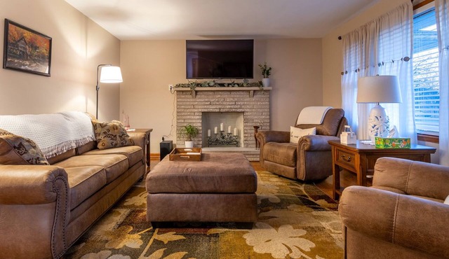 Charming and Spacious 3 Bedroom Home in Lancaster