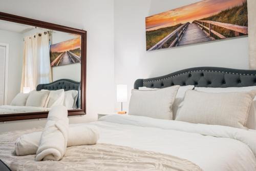 Charming Boston Retreat 3BR Parking Perfect for Families & Groups
