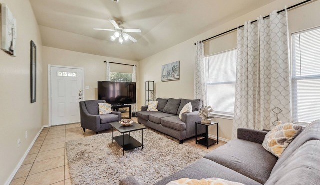 Charming Cozy 3-bedroom 2-bath house near the AT&T Stadium in Arlington