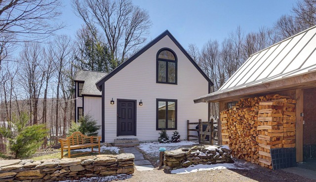 Charming Dorset Cottage Nestled in the Treetops