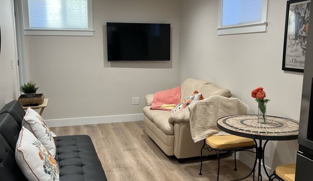 Charming downstairs apartment close to Ski Resorts, Downtown and Park City