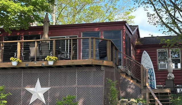 Charming Lake Front home on private lake 3BR kayaks, swimming, boating