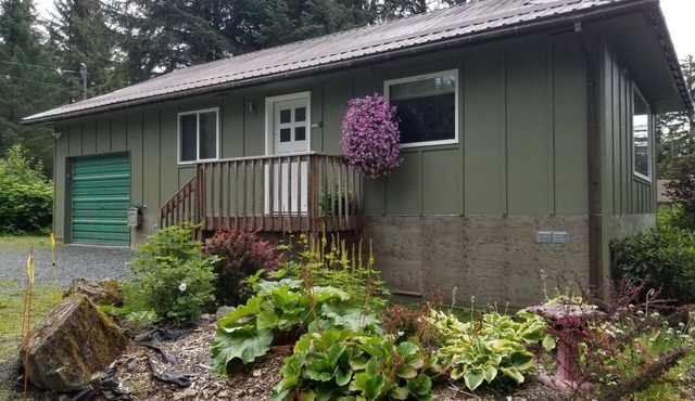 Charming Sunny Cottage, minutes from airport/ferry - self check in