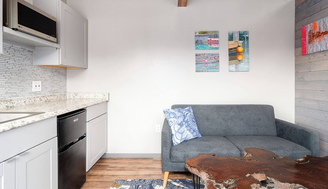 Charming tiny home with WiFi in Valdez. Perfect for 2! in Valdez