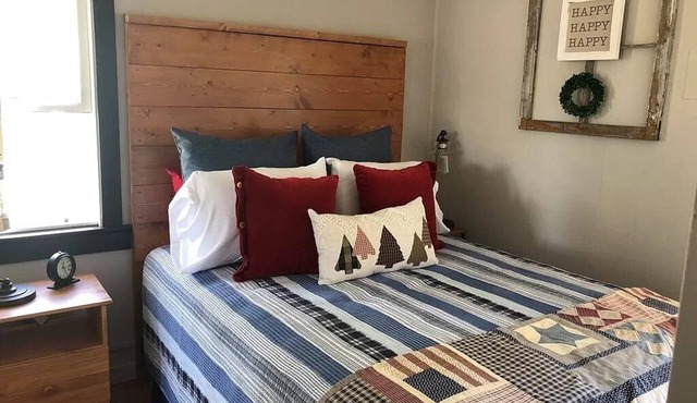 Cheyenne Cottage- Pet Friendly home, near Northwest College!