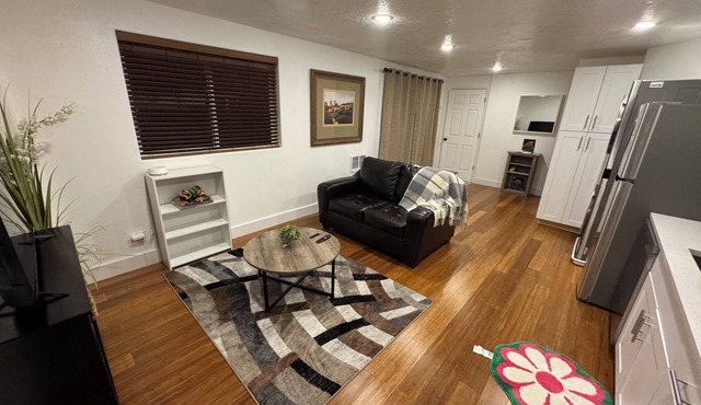 Chic 1-bedroom apartment in fabulous Pleasant Grove