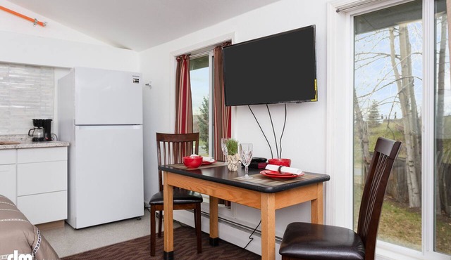 Chugach Mountain View Fox Den Suite