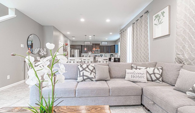 Clovis Gem – 4BR, 3.5 Bath
