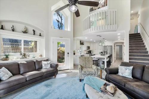 Coastal Oasis - Spacious 3-Story Luxe Beach Home