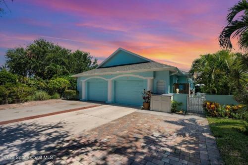 Coastal Villa, Walk to the Beach