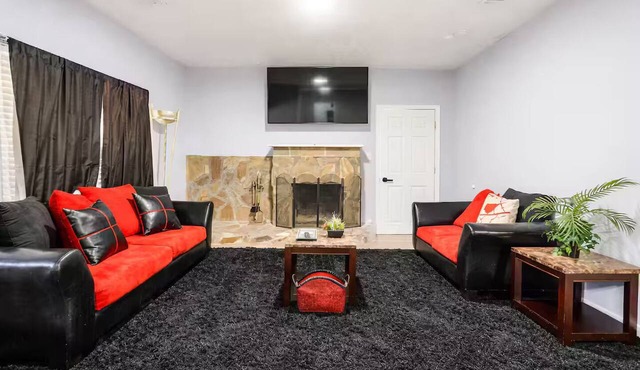 Comfortable 4BR 2 King Beds Near Arbor Place Mall