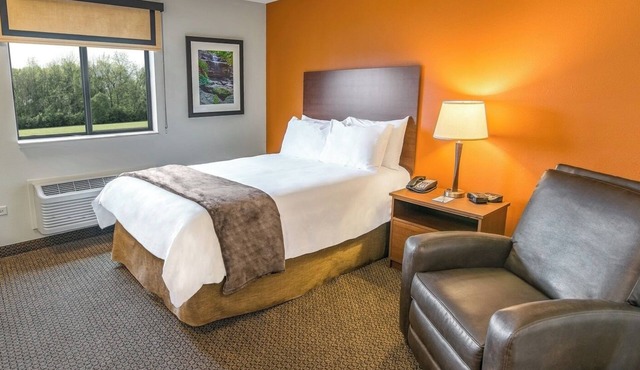 Comfortable Room w/Full Kitchen – Close to Rainbird Trail & Adventure!
