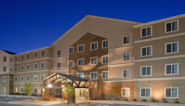 Comms Accessible 1BR Suite | Free Breakfast + Pool