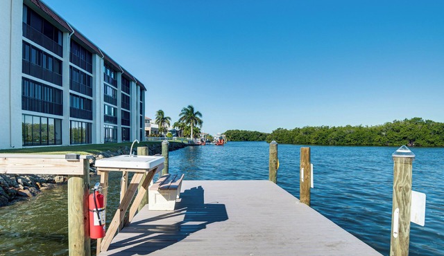 Condo w/Direct Ocean Inlet View: Bikes Included!