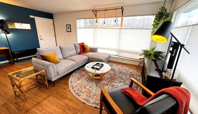 Convenient Anchorage Loft near Downtown, Restaurants, Airport, and Trails