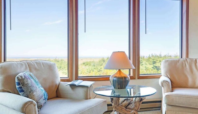 Copalis Beach Retreat | Sleeps 7 | Views & Deck