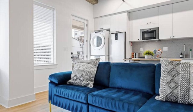 Cozy 1-bedroom condo, fitness room in brilliant Atlanta-Ponce City Market Area