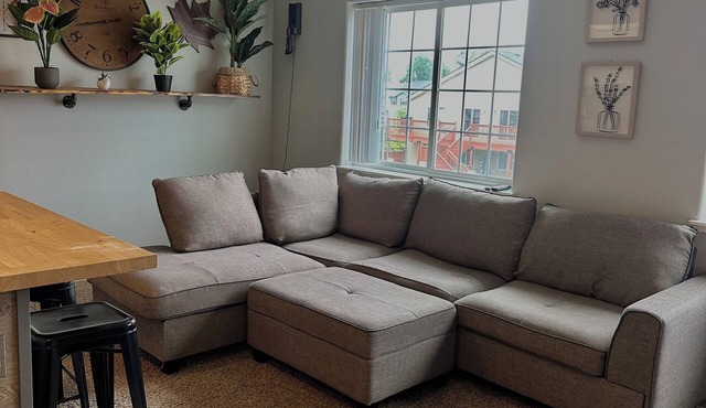 Cozy 2BR/2BA Condo in Anchorage Full Kitchen + Dishware Great Location!