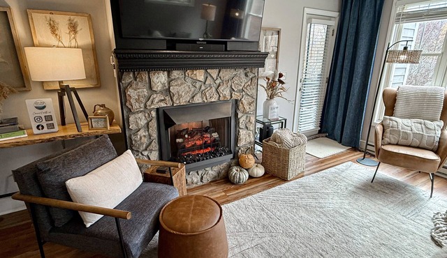 Cozy Escape | Perfect Couples Retreat near Banner Elk | 2 Private King Suites in Seven Devils