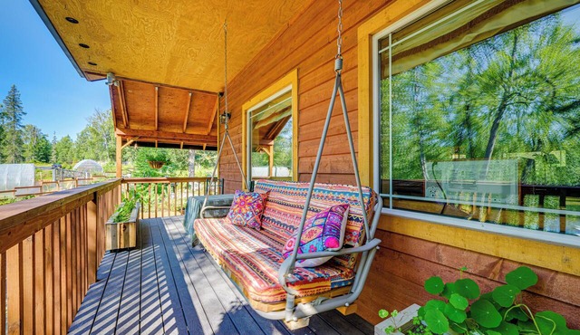 Cozy Kenai Abode w/Private Deck: 5 Mi to Ocean!