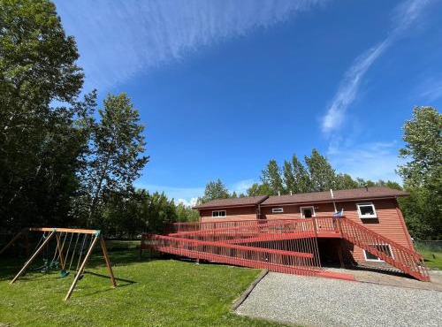 Cozy Palmer Retreat with Steam Sauna and Playground